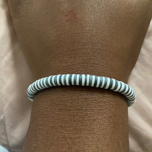 dark gray and white bracelet - Picture 1 of 2